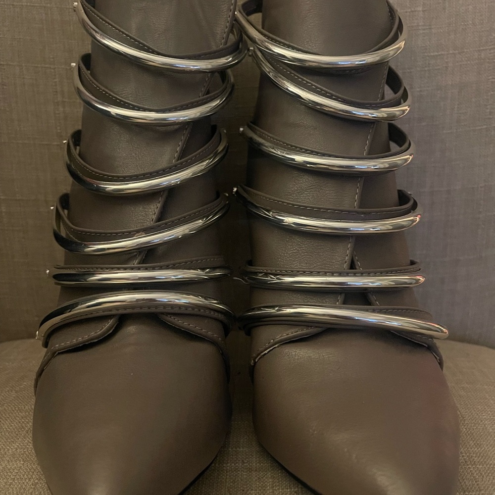 Doll House Gray Leather High Heel Ankle Boots WITH METAL  Size 9M